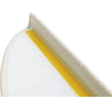 Detailopname van een trapmat met plakstrip