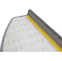 Detail van een trapmat met plakstrip en randbescherming