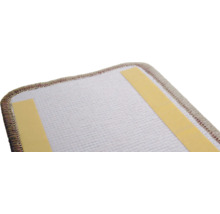 Traptrede met plakstrips aan de achterkant