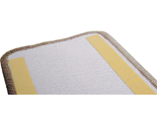 Traptrede met plakstrips aan de achterkant