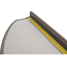 Detailweergave van een trapmat met bevestigingsstrips