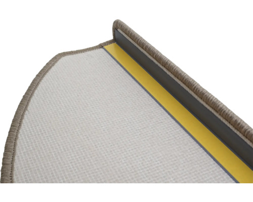 Detailweergave van een trapmat met bevestigingsstrips