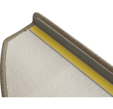 Detail van een trap met tape voor bevestiging