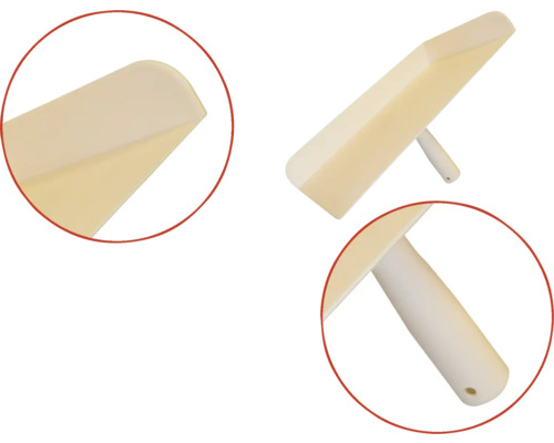 Kunststof plamuurmes met handgreep voor het verwerken van vulmiddelen