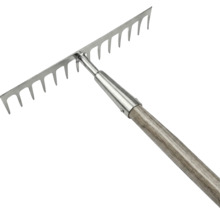 Tuinhark met houten steel en metalen tanden