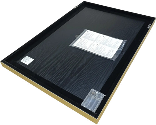 Achterkant van een ingelijste afbeelding met hangers