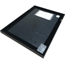 Achterkant van een fotolijst met houten structuur