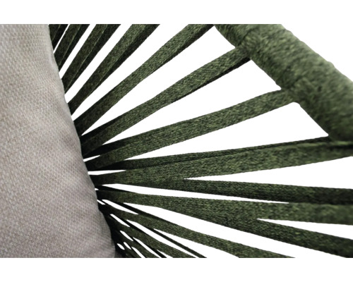 Close-up van een fauteuil met textielen kussen en gevlochten textielbespanning