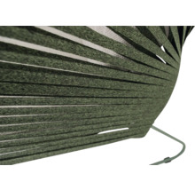 Gedetailleerde close-up van een groene lamp met een kapachtig ontwerp