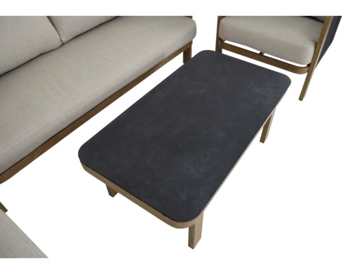 Houten tuintafel met donker tafelblad en bijpassende bank en fauteuil