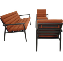 Tuinzitgroep met bank en stoelen met stoffering en metalen frame