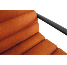 Detailopname van een zitmeubel met bekleding en frame