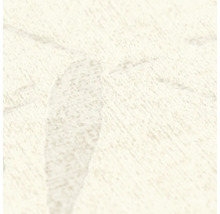 Detailopname van vliesbehang met bladpatroon en gestructureerd oppervlak.