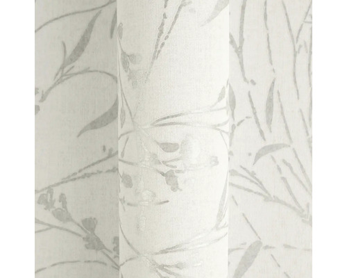 Vliesbehang met een fijn lichtgrijs takken- en bladerpatroon op een lichte achtergrond.