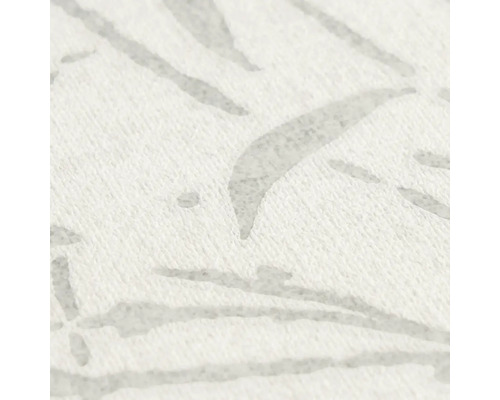 Detailopname van gestructureerd behang met een fijn grijs bladmotief.