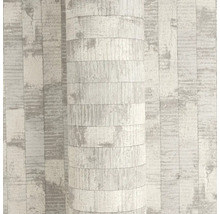 Grijs behang met steenlook-patroon en horizontale blokstructuur in verticale banen.