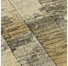 Gestructureerd vliesbehang met horizontaal streeppatroon in steenlook.