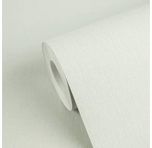 Close-up van een rol vliesbehang met een fijne verticale structuur.