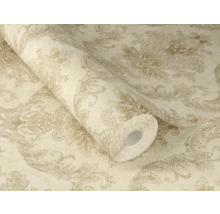 Behang met barok damastpatroon en florale ornamenten op een rol en uitgerold.