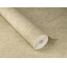 Beige vliesbehang met linnenstructuur op een rol.