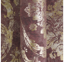 Behang met floraal ornamentaal patroon en metallic effecten.