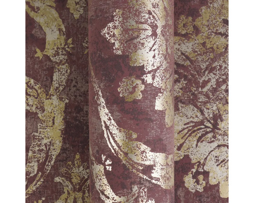 Behang met floraal ornamentaal patroon en metallic effecten.