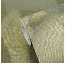 Rol vliesbehang in beige en goud met gestructureerd geometrisch patroon en glanzend oppervlak.