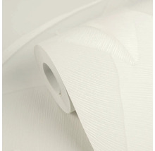 Gestructureerd behang met geometrisch chevronpatroon op een rol.