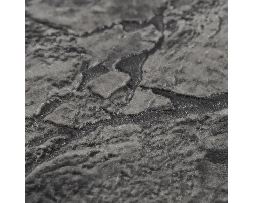 Gestructureerd oppervlak van vliesbehang met steenlook.