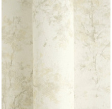 Vliesbehang met abstract bosmotief en glanzende oppervlaktestructuur.