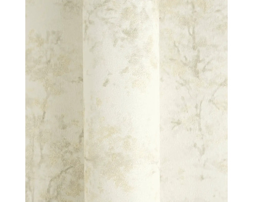 Vliesbehang met abstract bosmotief en glanzende oppervlaktestructuur.