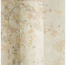 Vliesbehang met metallic glanzend floraal patroon in goud en roségoud.