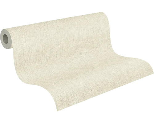 Beige vliesbehang met fijne structuur, gedeeltelijk afgerold.