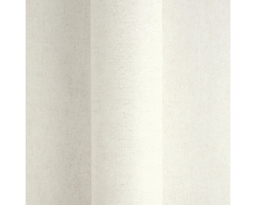 Gestreept behang in crème met subtiele textuur.