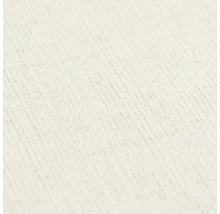 Detailopname van behang met een fijne verticale structuur.