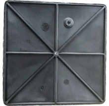 Onderkant van een vierkante plantenbakplaat van kunststof met verstevigingen