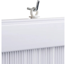 Detailopname van een lamellengordijn met ophanging