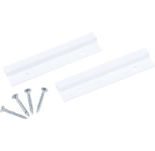 Twee witte kunststof bevestigingsstrips met vier schroeven