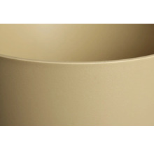 Detailweergave van het matte, gestructureerde oppervlak en de afgeronde rand van een plantenbak.