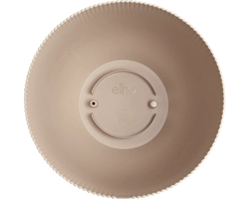 Bovenaanzicht van een ronde plantenschaal met een geribbelde rand, elho Logo en drainageopening in de bodem.