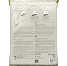 Achterzijde van een 5 kilogram zak Pokon Gazonmest 3-in-1 met kalk, met gebruiksinstructies en productinformatie.