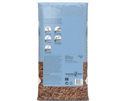 Achterkant van een 45 liter zak Pokon Waterproof bodembedekker van natuurlijke houtvezels met gebruiksaanwijzing, recyclingsymbolen en een barcode.