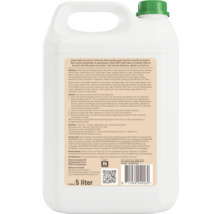 Achterkant van een 5 liter can Pokon Groene Aanslagreiniger met gebruiksaanwijzing, veiligheidsinstructies, streepjescode en QR code.