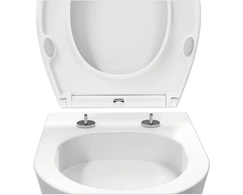 Witte toiletzitting met quick-release functie en verchroomde bevestigingspennen op een witte toiletpot.