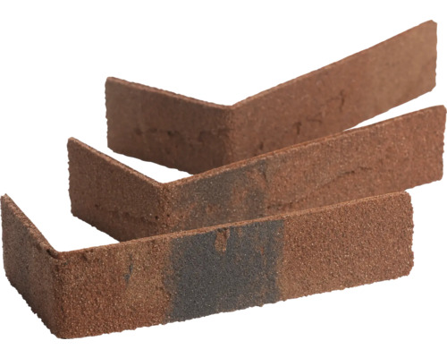 Drie L-vormige steenstrips in roodbruin voor hoeken met een getextureerd, rustiek oppervlak.