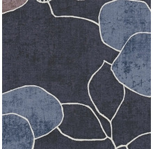 Vliesbehang met abstract bloemenpatroon in blauw met witte contouren en een fijne textielstructuur.