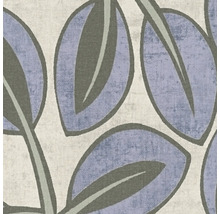 Vliesbehang met blauw-grijs bladerenmotief en voelbare textielstructuur.