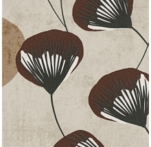Vliesbehang met gestileerd bloemmotief in bruin, zwart en wit op een beige achtergrond met linnenstructuur.