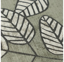 Close-up van vliesbehang met een gestructureerd bladerpatroon en een fijne lijnstructuur.