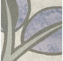 Detailopname vliesbehang met bladmotief in grijs en paars en een fijne verticale structuur.